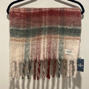 Brand new Abercrombie kids girls winter scarf (NWT)